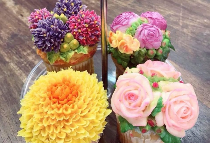 Cupcakes (4 kinds of flowers) Cupcakes (4 kinds of flowers)
